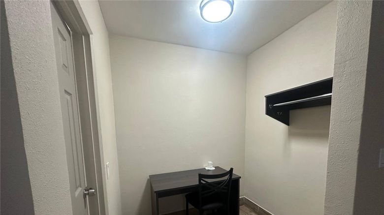 <b>Econo Lodge St Petersburg Central Room</b>. Images powered by <a href="https://iceportal.shijigroup.com/" title="IcePortal" target="_blank">IcePortal</a>.