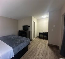Econo Lodge St Petersburg Central Room