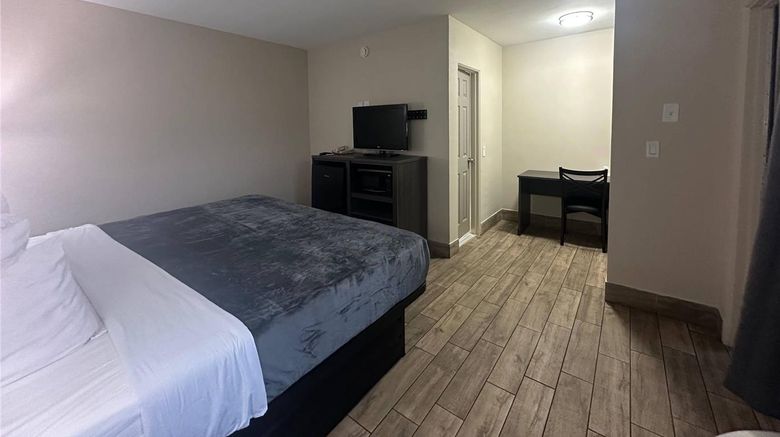 <b>Econo Lodge St Petersburg Central Room</b>. Images powered by <a href="https://iceportal.shijigroup.com/" title="IcePortal" target="_blank">IcePortal</a>.