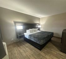 Econo Lodge St Petersburg Central Room