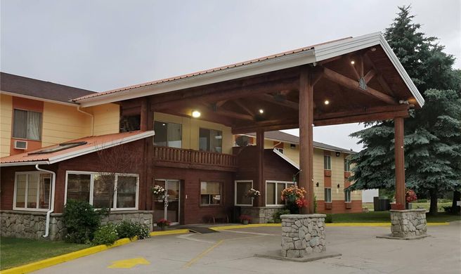 Sandpoint Inn Exterior