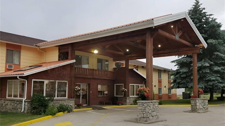 Sandpoint Inn Exterior. Images powered by <a href="https://iceportal.shijigroup.com" target="_blank" rel="noopener">Ice Portal</a>.