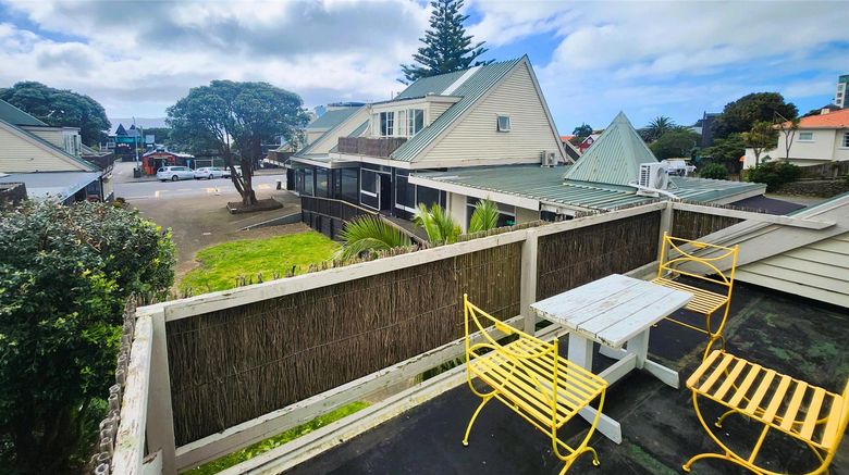 <b>U Studios Paraparaumu, SureStay Coll Suite</b>. Images powered by <a href="https://iceportal.shijigroup.com/" title="IcePortal" target="_blank">IcePortal</a>.