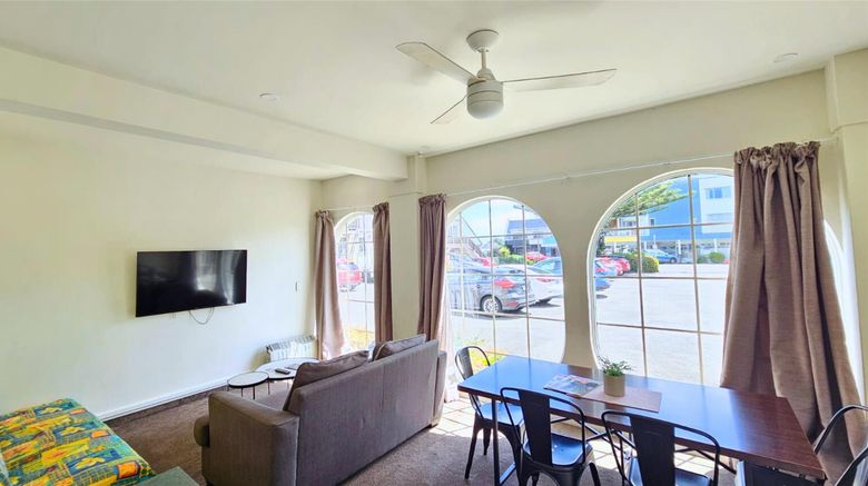 <b>U Studios Paraparaumu, SureStay Coll Suite</b>. Images powered by <a href="https://iceportal.shijigroup.com/" title="IcePortal" target="_blank">IcePortal</a>.
