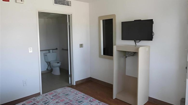 <b>Econolodge Yuma Oldtown Room</b>. Images powered by <a href="https://iceportal.shijigroup.com/" title="IcePortal" target="_blank">IcePortal</a>.
