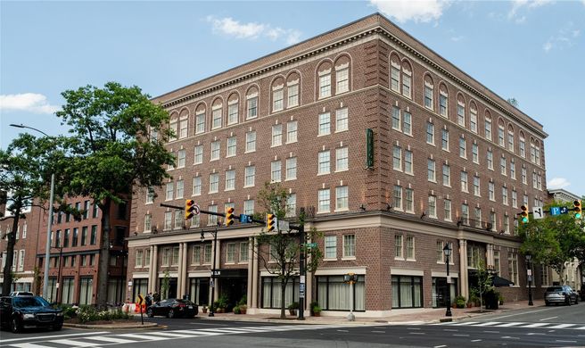 Hotel Heron Exterior