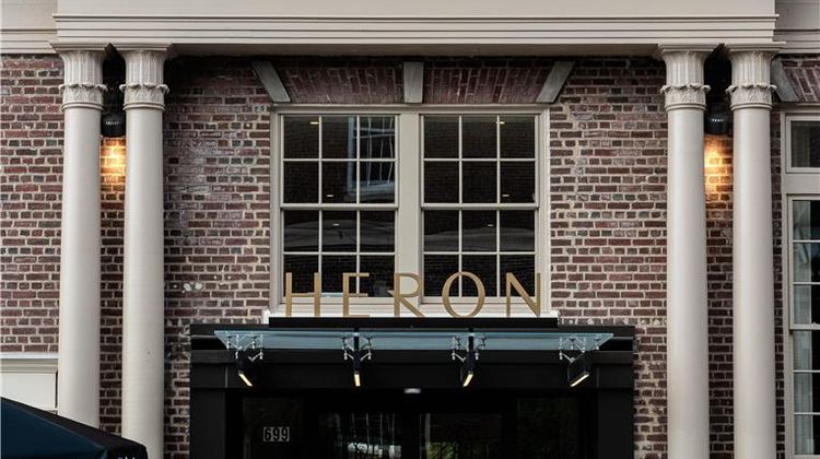 Hotel Heron Exterior