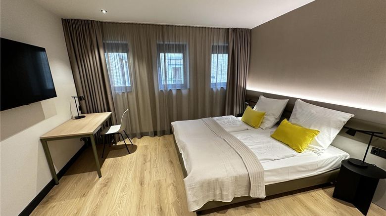 <b>ipartment Cologne Oper Room</b>. Images powered by <a href="https://iceportal.shijigroup.com/" title="IcePortal" target="_blank">IcePortal</a>.