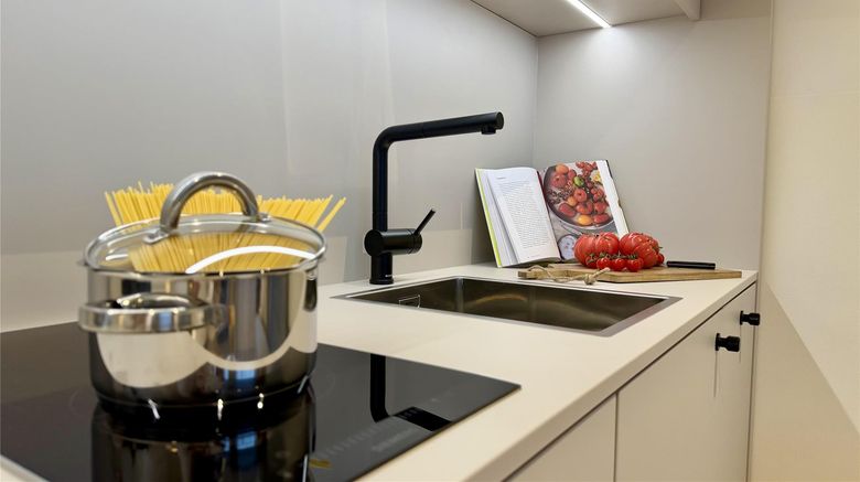 <b>ipartment Cologne Oper Room</b>. Images powered by <a href="https://iceportal.shijigroup.com/" title="IcePortal" target="_blank">IcePortal</a>.
