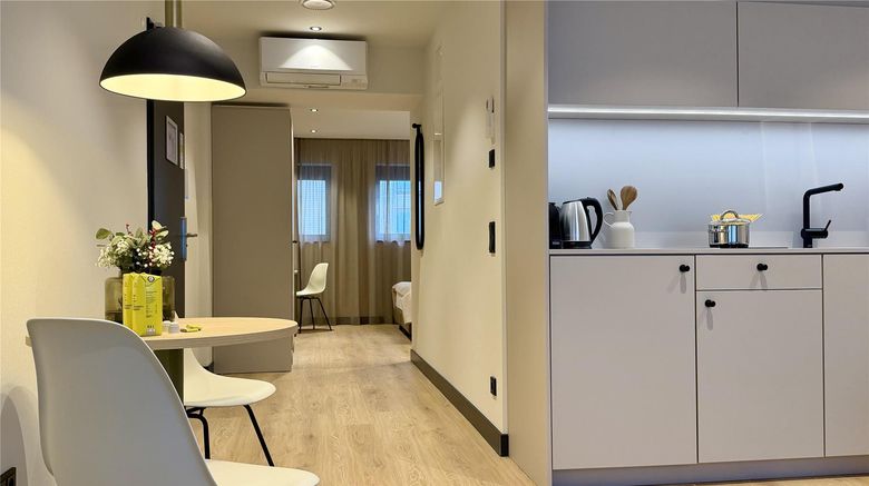 <b>ipartment Cologne Oper Room</b>. Images powered by <a href="https://iceportal.shijigroup.com/" title="IcePortal" target="_blank">IcePortal</a>.