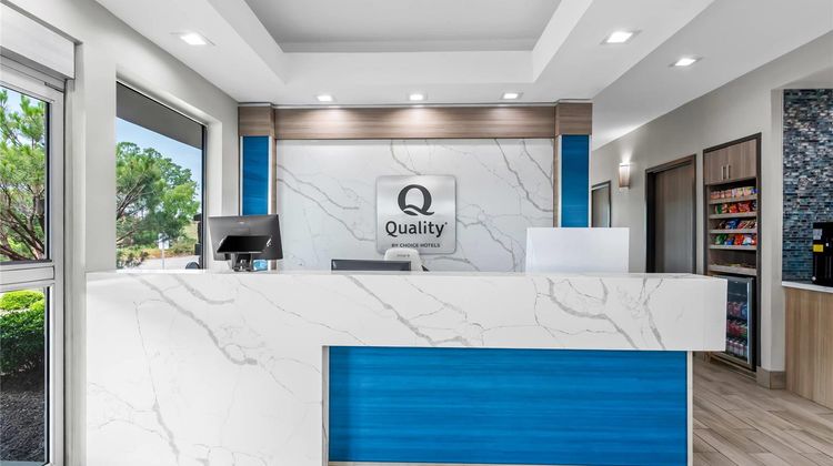 Quality Inn Shawnee North I-40 Lobby