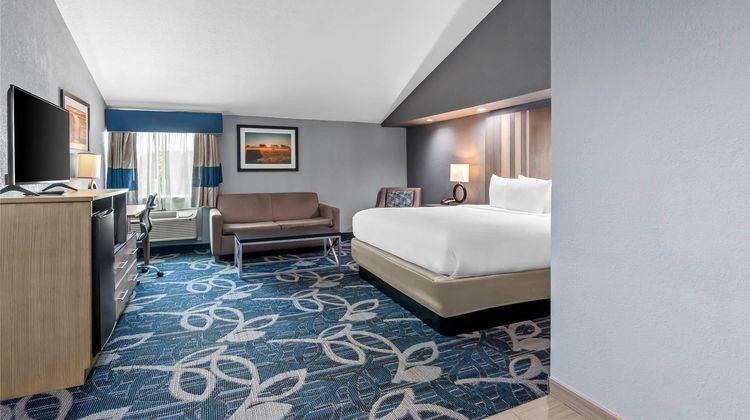 Quality Inn Shawnee North I-40 Suite