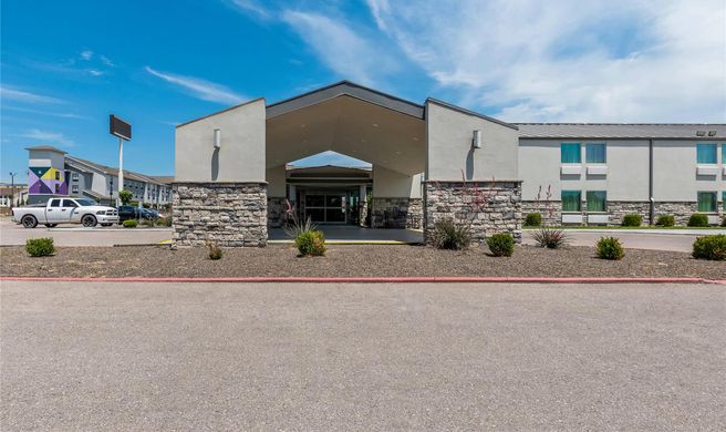 Quality Inn Shawnee North I-40 Exterior