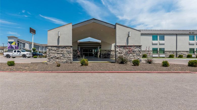 Quality Inn Shawnee North I-40 Exterior. Images powered by <a href="https://iceportal.shijigroup.com" target="_blank" rel="noopener">Ice Portal</a>.