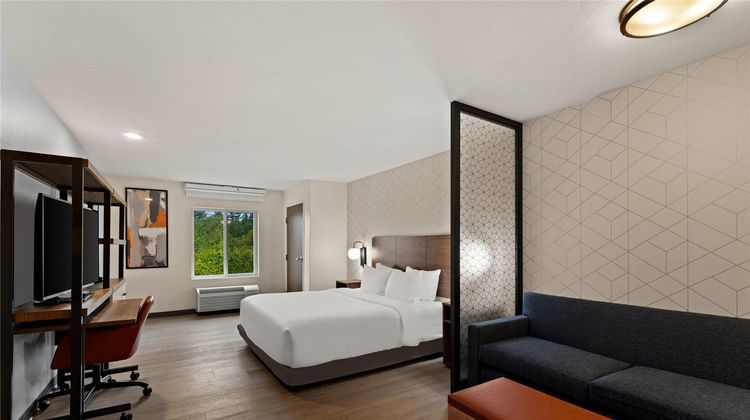Everhome Suites Clarksville Ft. Campbell Suite