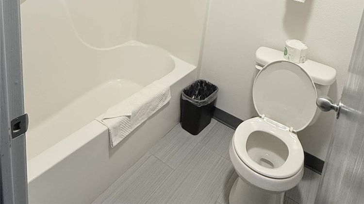 Travelodge by Wyndham Lamoni Room