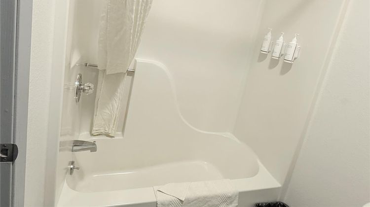 Travelodge by Wyndham Lamoni Room