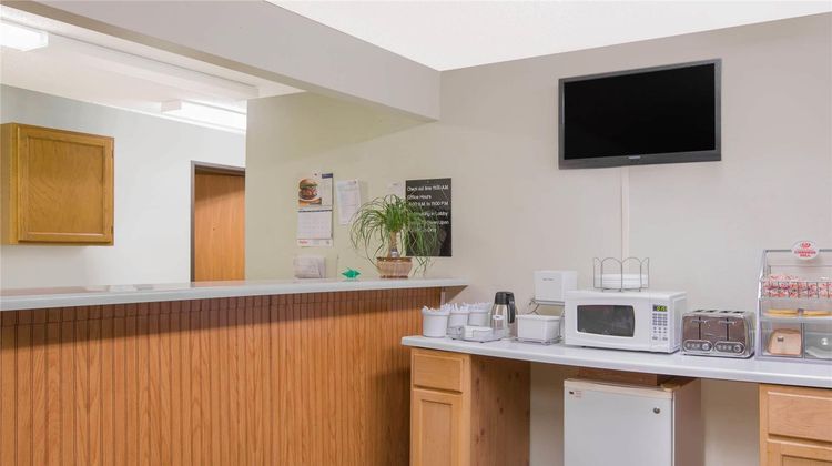 Travelodge by Wyndham Lamoni Lobby