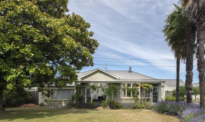 U Studios Masterton, SureStay Coll Exterior