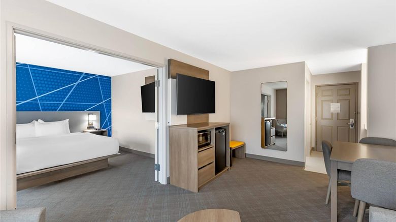 <b>Comfort Inn & Suites Summerset Suite</b>. Images powered by <a href="https://iceportal.shijigroup.com/" title="IcePortal" target="_blank">IcePortal</a>.