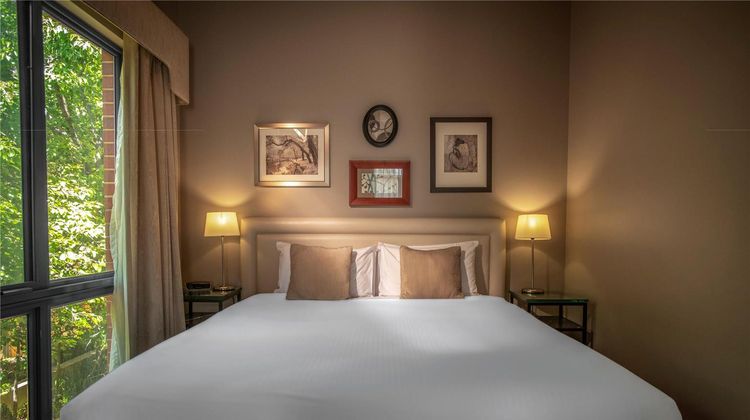Majestic Old Lion Apartments Room