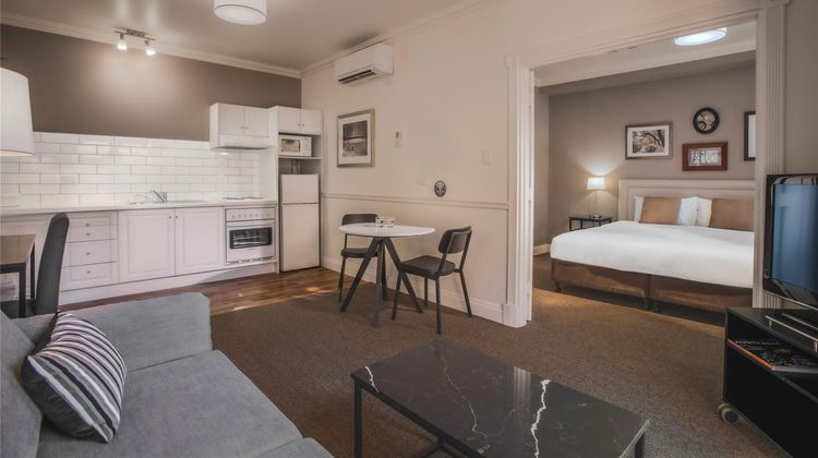 Majestic Old Lion Apartments Room