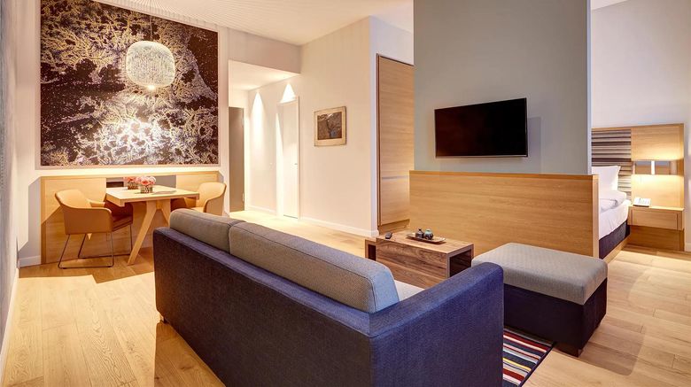 <b>The Wellem Dusseldorf Suite</b>. Images powered by <a href="https://iceportal.shijigroup.com/" title="IcePortal" target="_blank">IcePortal</a>.