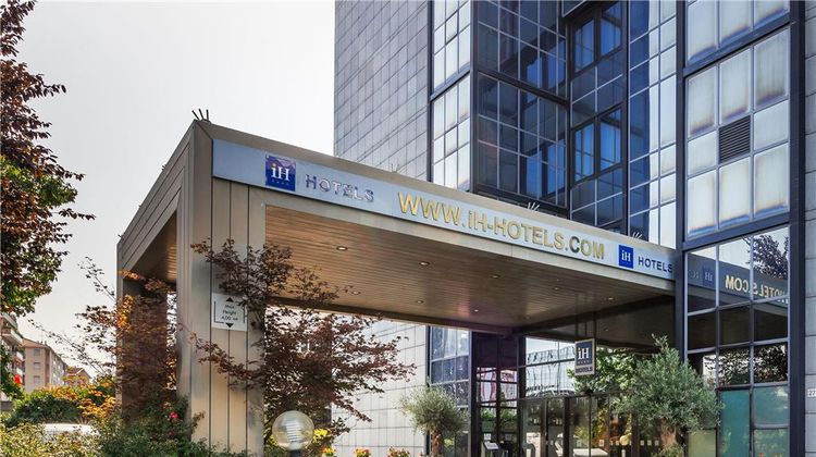 IH Hotels Milano Lorenteggio Exterior