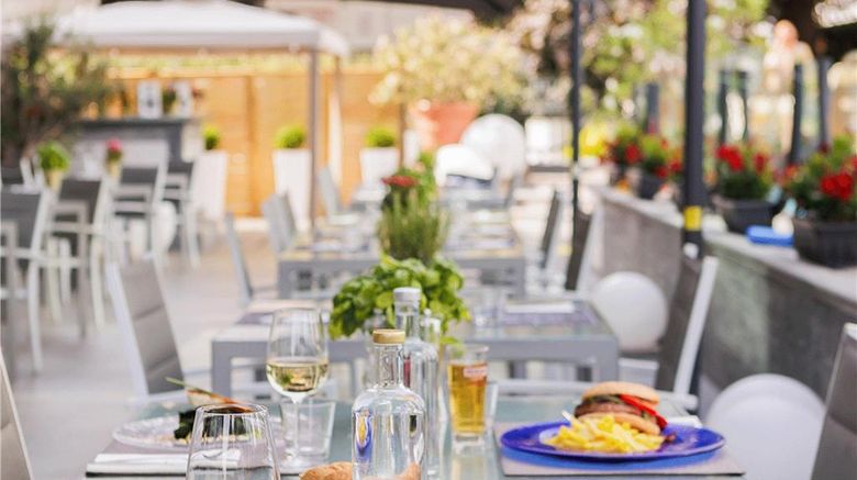 <b>IH Hotels Milano Lorenteggio Restaurant</b>. Images powered by <a href="https://iceportal.shijigroup.com/" title="IcePortal" target="_blank">IcePortal</a>.