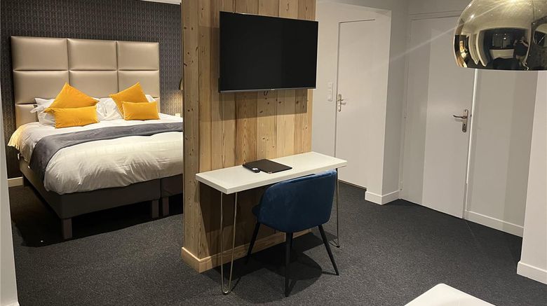 <b>Hotel Le Panorama Suite</b>. Images powered by <a href="https://iceportal.shijigroup.com/" title="IcePortal" target="_blank">IcePortal</a>.