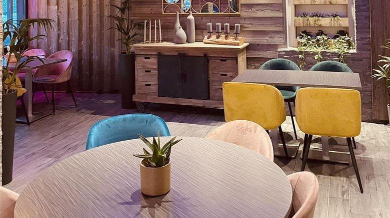 <b>Hotel Le Panorama Restaurant</b>. Images powered by <a href="https://iceportal.shijigroup.com/" title="IcePortal" target="_blank">IcePortal</a>.