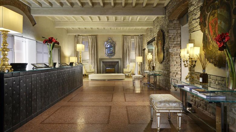 <b>Hotel Brunelleschi Lobby</b>. Images powered by <a href="https://iceportal.shijigroup.com/" title="IcePortal" target="_blank">IcePortal</a>.