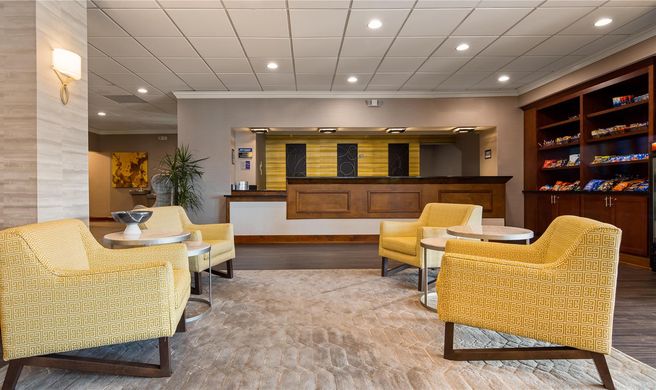 Cottonwood Airport & Expo Hotel Lobby