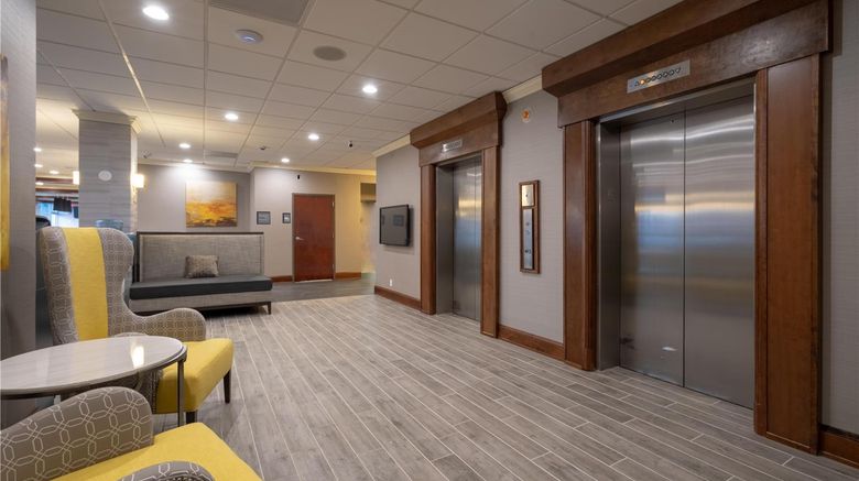 <b>Cottonwood Airport & Expo Hotel Lobby</b>. Images powered by <a href="https://iceportal.shijigroup.com/" title="IcePortal" target="_blank">IcePortal</a>.