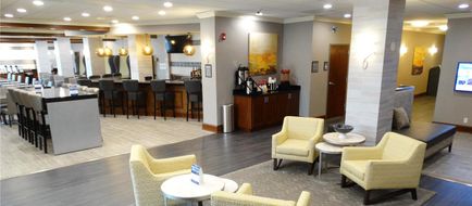 Cottonwood Airport & Expo Hotel Lobby