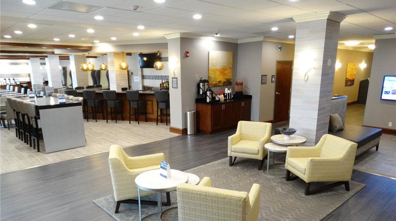 <b>Cottonwood Airport & Expo Hotel Lobby</b>. Images powered by <a href="https://iceportal.shijigroup.com/" title="IcePortal" target="_blank">IcePortal</a>.