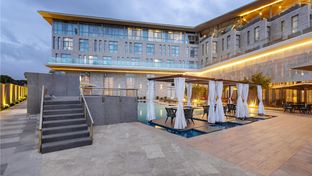 Alisa Hotel Tema
