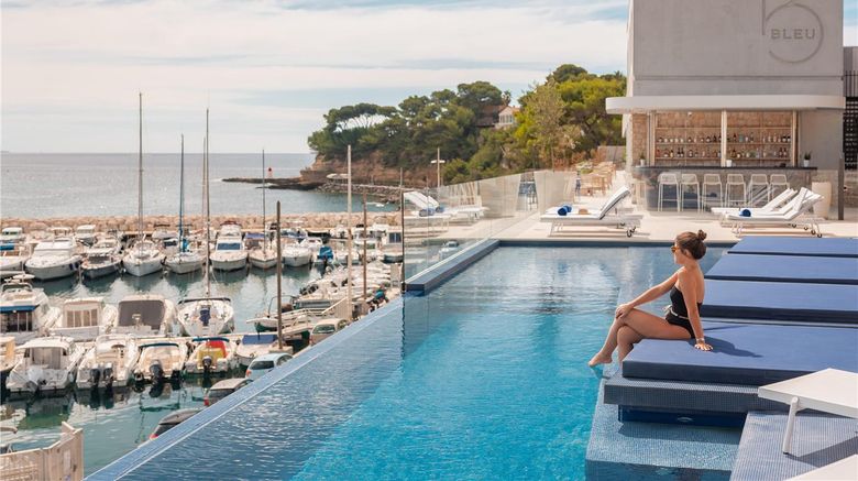 <b>Hotel Bleu & Spa Pool</b>. Images powered by <a href="https://iceportal.shijigroup.com/" title="IcePortal" target="_blank">IcePortal</a>.
