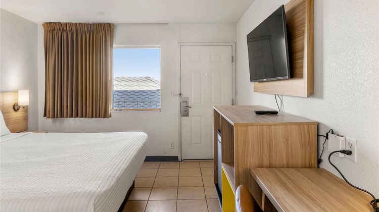 Days Inn Wheat Ridge Denver West Room