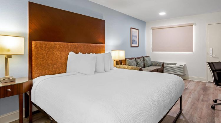 Budget Host Inn Room