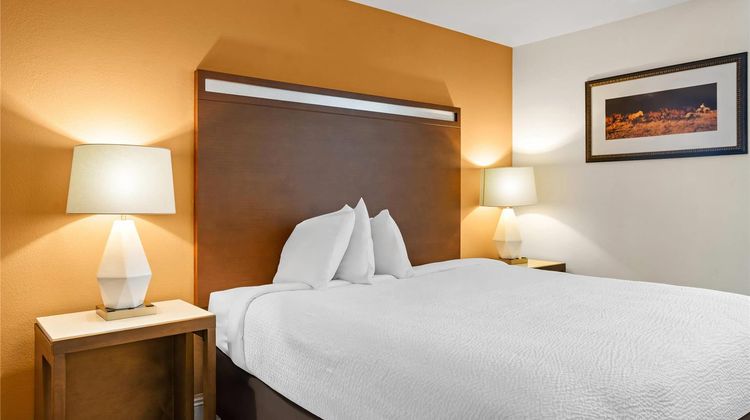 Budget Host Inn Room