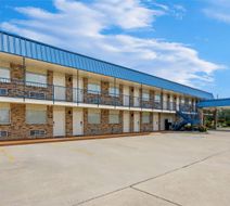 Budget Host Inn Exterior
