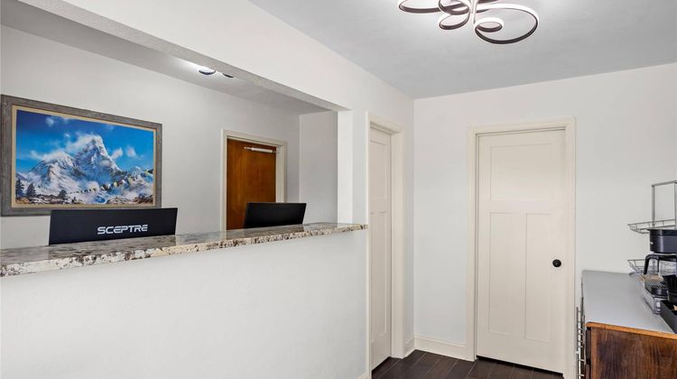 Budget Host Inn Lobby