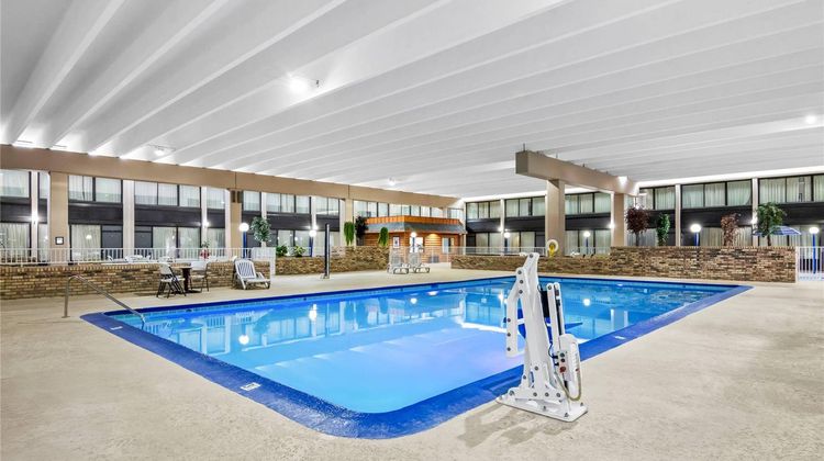 Ramada Hotel and Conference Center Pool
