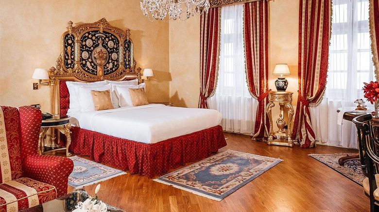 <b>Alchymist Grand Hotel & Spa Suite</b>. Images powered by <a href="https://iceportal.shijigroup.com/" title="IcePortal" target="_blank">IcePortal</a>.