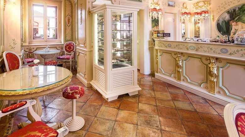 <b>Alchymist Grand Hotel & Spa Restaurant</b>. Images powered by <a href="https://iceportal.shijigroup.com/" title="IcePortal" target="_blank">IcePortal</a>.