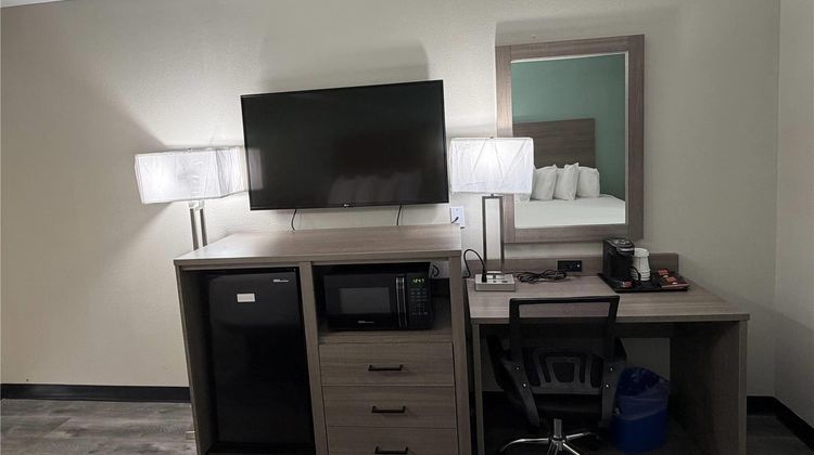 Baymont by Wyndham Pensacola NAS Corry Room