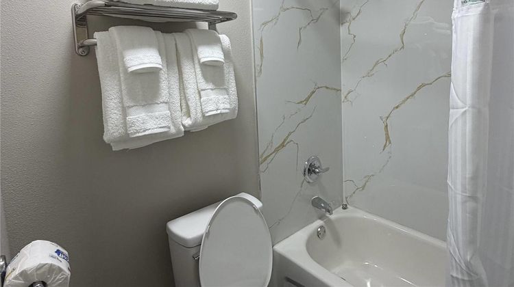 Baymont by Wyndham Pensacola NAS Corry Room