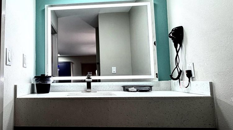 Baymont by Wyndham Pensacola NAS Corry Room