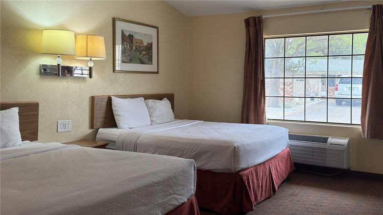 Travelodge by Wyndham Lubbock Room